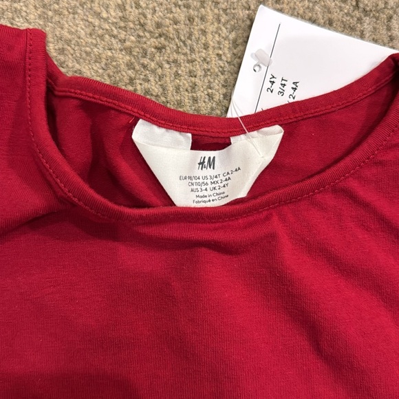 NWT ~ H&M RED LONG SLEEVED TOP W/ RUFFLE SHOULDERS - Picture 2 of 8